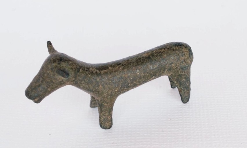 Figurka z brązu z okresu kultury łużyckiej znaleziona przed...