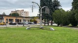 Plac przed szpitalem w Kazimierzy Wielkiej nabierze nowego blasku. Ławki, fontanna, drzewa, kwiaty oraz krzewy. Zobaczcie zdjęcia i wideo