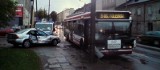Poranny wypadek w Radomiu. Autobus uderzył w osobowe audi. Znany jest stan rannej (nowe fakty)