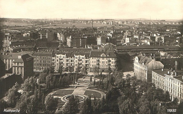 Panorama Śródmieścia w latach międzywojennych; na pierwszym planie plac Andrzeja