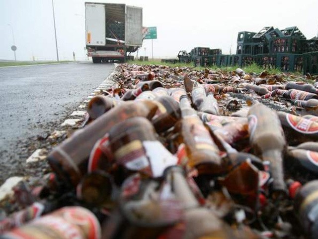 To nie pierwszy raz gdy piwo wypadło z ciężarówki. Np. tysiące butelek piwa wypadło z tira przy zjeździe z chojnickiej obwodnicy w sierpniu 2010 roku.