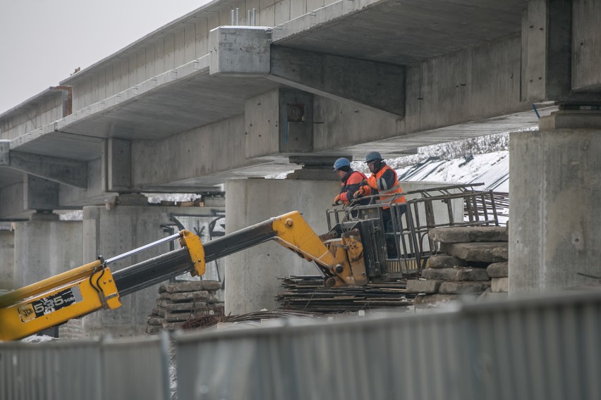 Kraków. Rosną nowe estakady kolejowe na Grzegórzkach. W przyszłym roku po pierwszej z nich pojadą pociągi