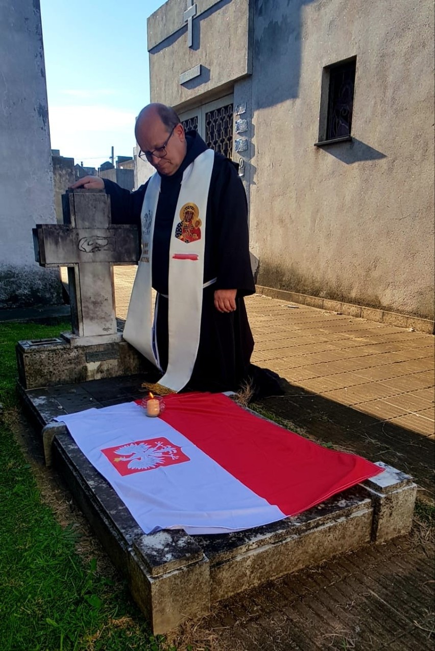 Grób pułkownika w Merlo (na tabliczce widnieje "Vicente...