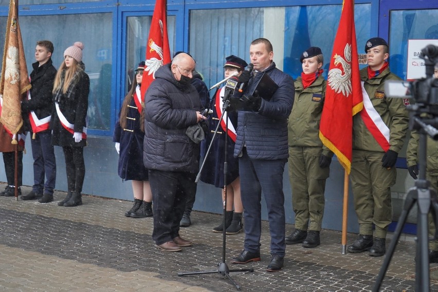 Przed bramą nr. 1 Zakładów Azotowych w Puławach odbyły się obchody 40. rocznicy wprowadzenia stanu wojennego