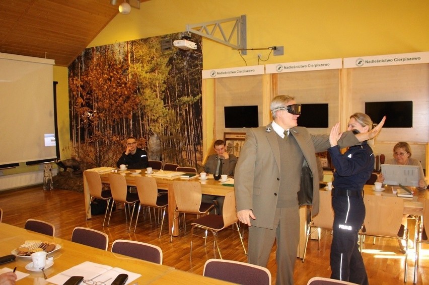 Toruńscy policjanci szkolili leśników [zdjęcia]