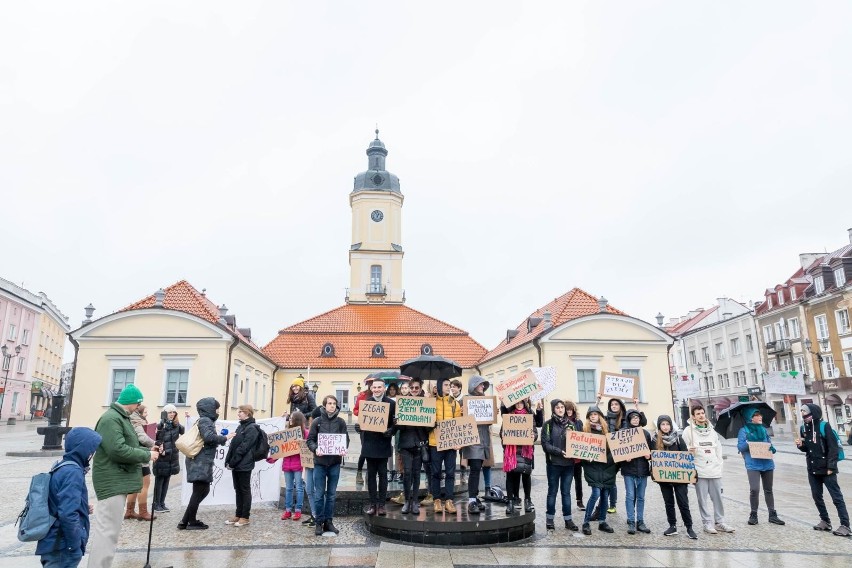 Młodzieżowy Strajk Klimatyczny. Młodzi protestowali dla Ziemi również w Białymstoku [ZDJĘCIA, WIDEO]