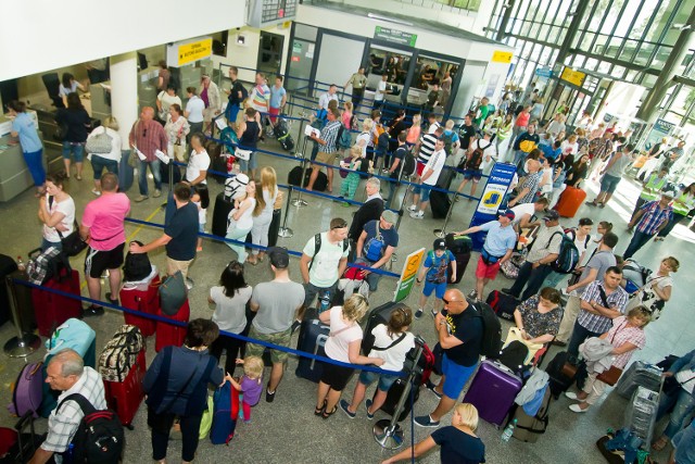 Wkrótce będzie wiadomo, czy będziemy latać z Portu Lotniczego Bydgoszcz czy Portu Lotniczego Bydgoszcz-Toruń. 30 sierpnia spotkanie w tej sprawie odbędzie się w Ministerstwie Infrastruktury.