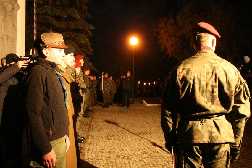 Święto Niepodległości w Bielsku-Białej: Apel Poległych na cmentarzu Wojska Polskiego