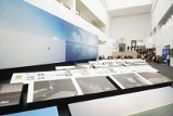 Japońskie projektowanie, połączenie tradycji z technologią, czyli niezwykła wystawa grafik Kenya Hary w Poznaniu