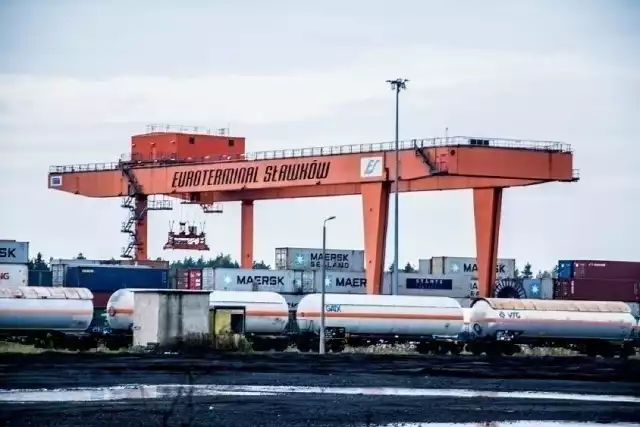 Euroterminal Sławków to jedno z największych centrów przeładunkowych w krajuZobacz kolejne zdjęcia/plansze. Przesuwaj zdjęcia w prawo naciśnij strzałkę lub przycisk NASTĘPNE