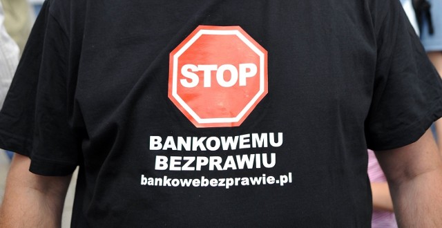 Frankowicze żądają pomocy. Protestowali już w Warszawie przed Pałacem Prezydenckim i Narodowym Bankiem Polskim