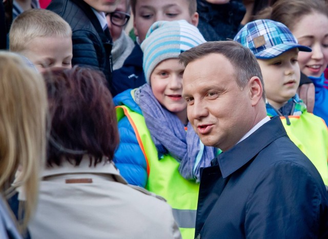 O 16.15 Andrzej Duda spotka się z mieszkańcami Strzelec Opolskich na pl. Żeromskiego.  