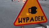 Wypadek pod Bydgoszczą. Renault megane w rowie. Dwie osoby w szpitalu