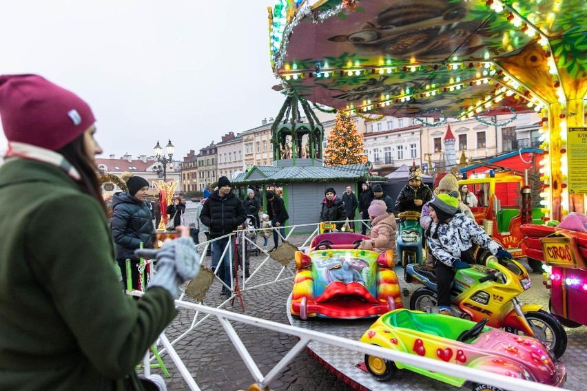 Świąteczne miasteczko na Rynku w Rzeszowie