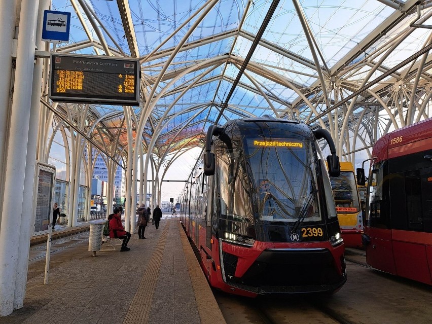 Kolejne tramwaje Moderus docierają do Łodzi. Zobacz na zdjęciach jak się prezentują