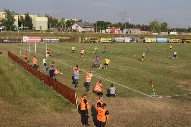 20062018 radzionkow ruch radzionkow ostatni mecz na stadionie ruch radzionkow polonia bytom awans ruchu do 3 ligafot arkadiusz gola  polska press