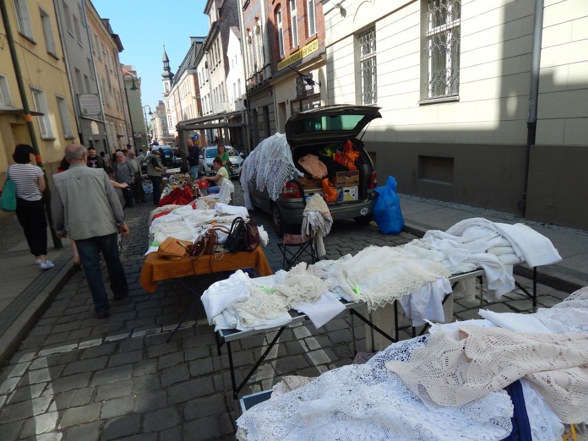 W sobotę i niedzielę trwa pchli targ przy Małym Rynku i...