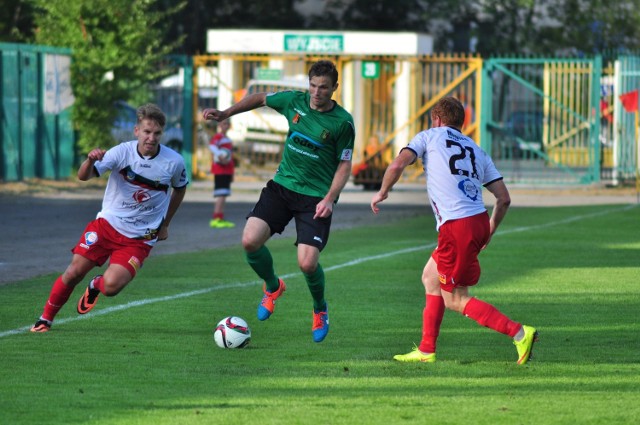 Adrian Bartkiewicz (z piłką) wraca do kadry meczowej Stali Stalowa Wola.