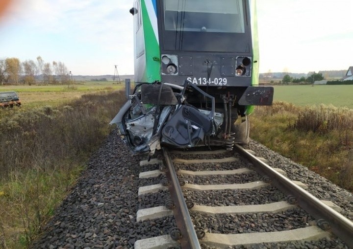 Do wypadku doszło na niestrzeżonym przejeździe kolejowym w...