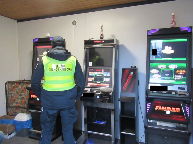Automaty do gier znajdowały się w kontenerze. Funkcjonariusze KAS udawali zwykłych graczy.