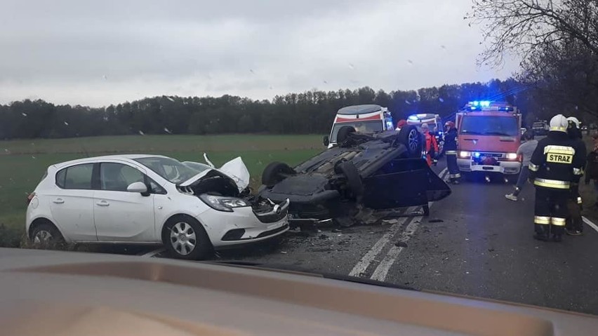 Czołowe zderzenie na drodze Środa Śl. - Kąty Wr. Trzy osoby ranne