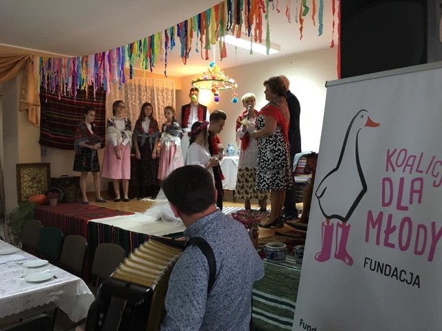 W Stromcu, dzięki dotacji "Działaj Lokalnie" zorganizowano widowisko "Stromieckie wesele". Mieszkańcy bawili sie w czasie przyjęcia i zagrali na scenie.