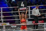 Ring girls na gali Knockout Boxing Night w Zakopanem. Piękne panie na ringu