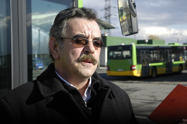 W 2008 roku Grzegorz Łukomski też był bohaterem. Wtedy wyprosił z autobusu pasażerów pijących piwo. Został pobity