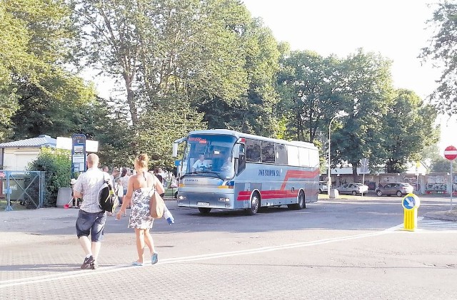 W autobusach słupskiego PKS pierwszeństwo mają pasażerowie, którzy kupią bilety w kasie. To jednak może się zmienić.