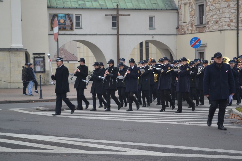 Święto Niepodległości w Częstochowie. Msza święta w Archikatedrze i marsz aleją NMP [ZDJĘCIA]