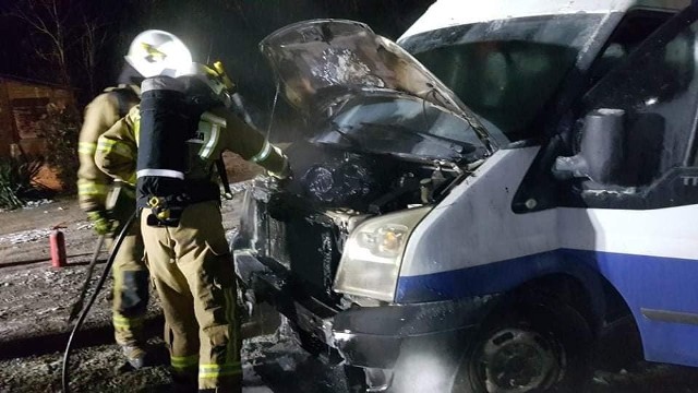 W wyniku podpalenia spłonął dostawczy ford transit. Właściciel straty oszacował na około 4 tysiące złotych.