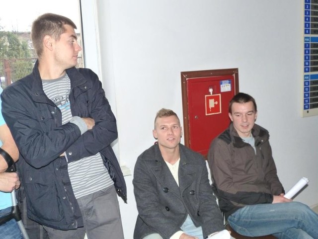 Piłkarze Stali Stalowa Wola, od lewej: Michał Kachniarz, Bartosz Horajecki, Damian Łanucha, prowadzili w Wodexie rozmowy o nowych zasadach swoich wynagrodzeń. Nie wszyscy zdecydowali się je przyjąć.