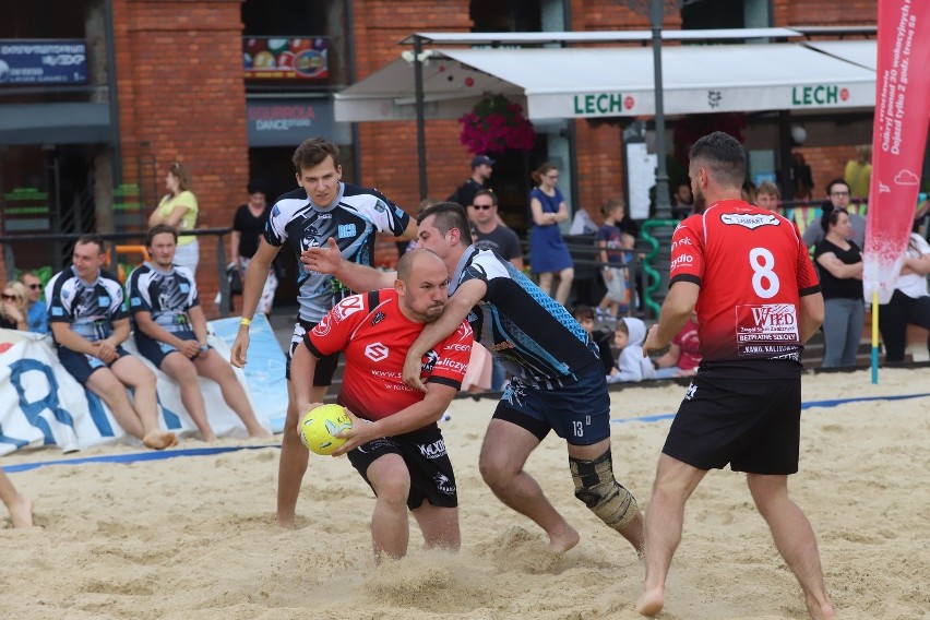 Rugby na plaży w Manufakturze. Zobacz zdjęcia z turnieju