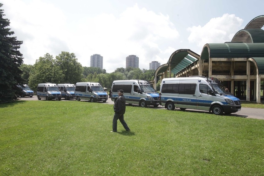 Konwencja PO w Chorzowie: Policja zabezpiecza Park Śląski