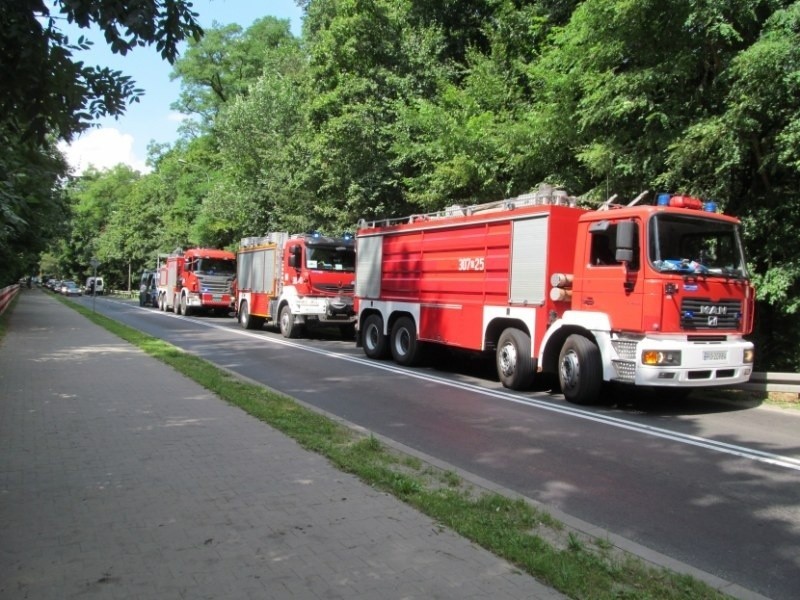 Poznań: Ciężarówka przewróciła się na ulicy Dymka.