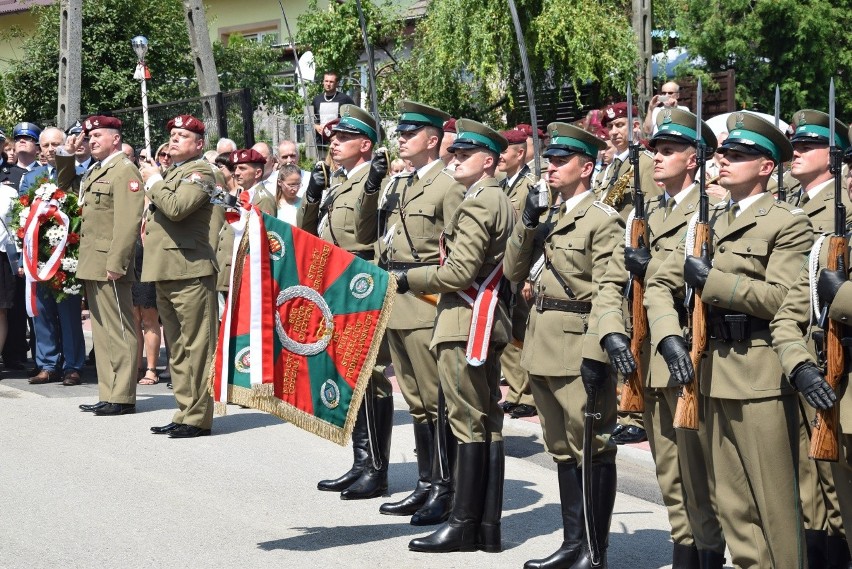 Hołd dla 30 ofiar pacyfikacji Radwanowic w miejscu kaźni hitlerowskiej. Wspomnienia bestialskiego mordu [ZDJĘCIA] 