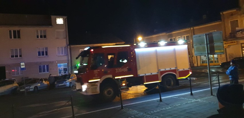 Strażacy ze Skały mają nowy samochód ratowniczo-gaśniczy. Witali volvo fajerwerkami 