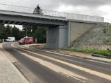 Zgierz. Nowo otwarty wiadukt ofiarą wandalizmu. Paskudne graffiti na nowym moście! 