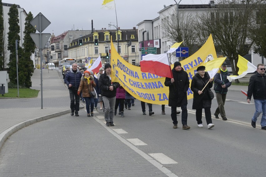 Marsz w obronie Jana Pawła II w Świeciu. "Dużo zawdzięczamy papieżowi" [zdjęcia]