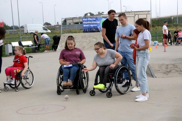 Wreszcie odczarowujemy funkcje opiekuna i dajemy osobom z niepełnosprawnościami godność i podmiotowość - powiedział Paweł Wdówik.