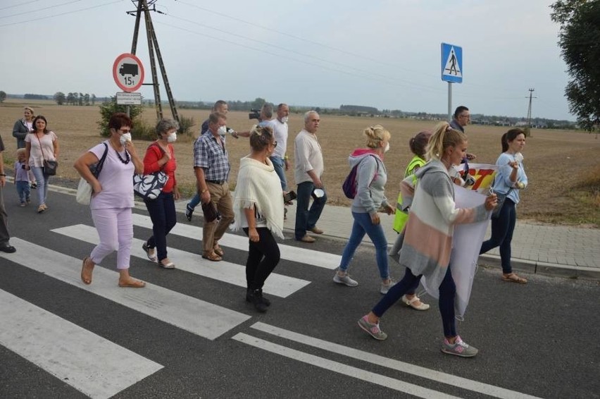 Mają dość chemicznych odpadów. Zablokowali drogę [ZDJĘCIA]