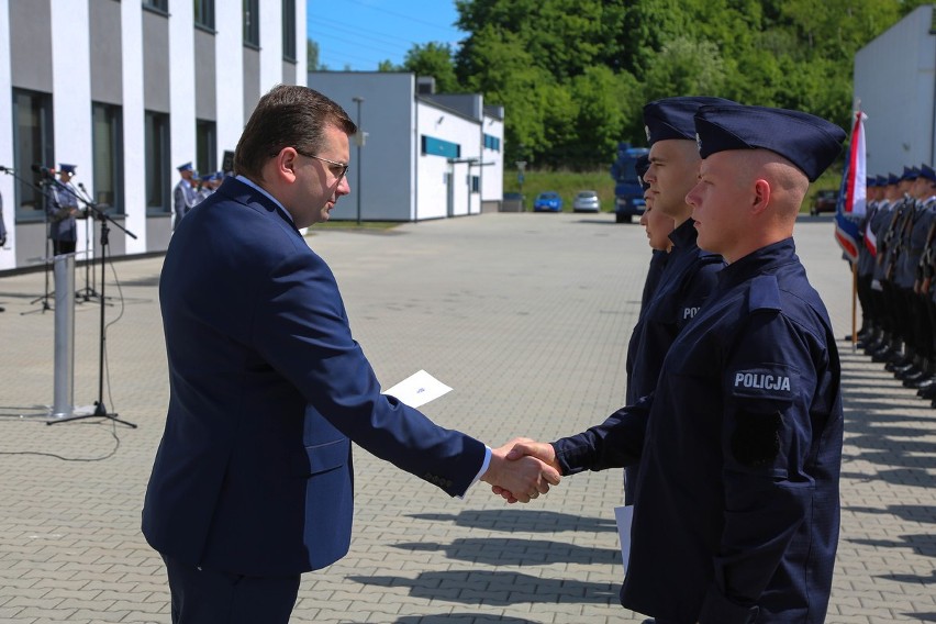 Kraków. Ślubowanie 40 nowo przyjętych policjantów. Gdzie trafią?