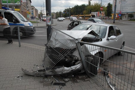 Niebezpieczne ulice w Łodzi. Roztargnieni kierowcy (wideo)