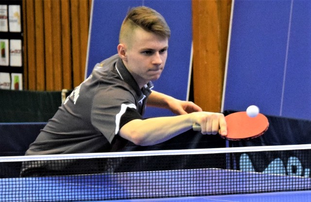 Junior Artur Grela (Olimpia Unia Grudziądz) udowodnił, że I  liga gra na wysokim poziomie i "porozstawiał" seniorów oraz kadrę narodową w Grand Prix Polski w Wałbrzychu, wdzierając się do ćwierćfinału!