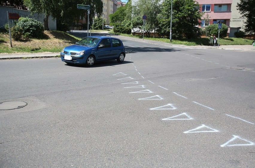 Nielegalne pasy na asfalcie, czyli ktoś wyręczył urzędników