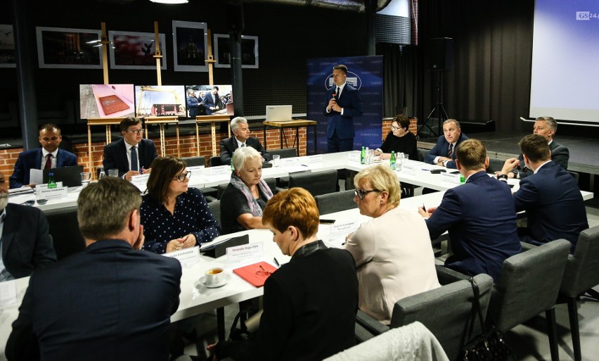 Gabinet cieni PO o polityce morskiej PiS: Cała wstecz oraz księga mitów i zaniechań [ZDJĘCIA, WIDEO]