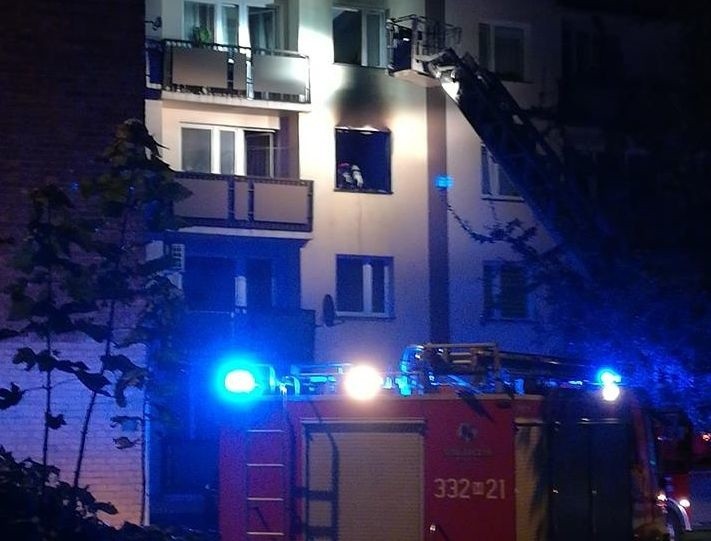 Pożar wybuchł na drugim piętrze mieszkania przy ulicy...
