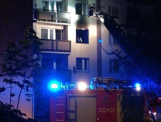 Pożar wybuchł na drugim piętrze mieszkania przy ulicy Kolberga w Radomiu.