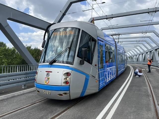 Pierwszy raz w historii po wiadukcie TAT na Nowy Dwór przejechał tramwaj. Testy wypadły pomyślnie.