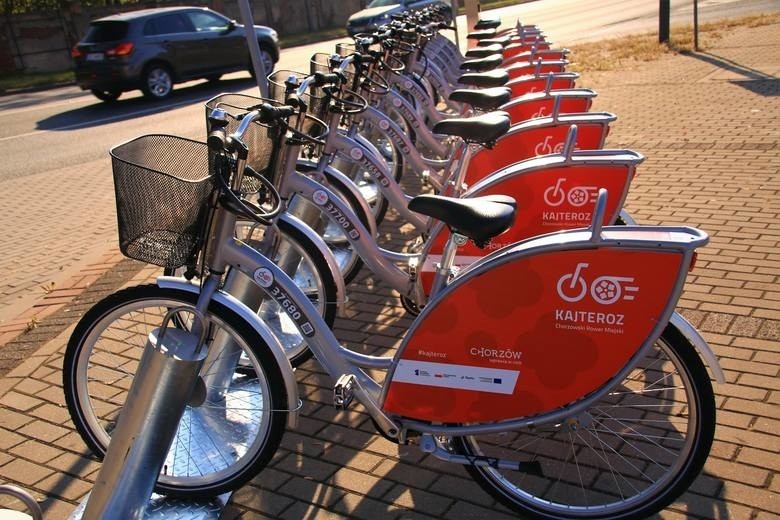 W Chorzowie można jeździć rowerami miejskimi lub poruszać...